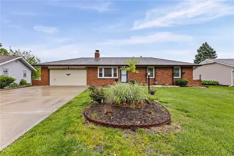 4733 Bond St, Shawnee, KS 66203