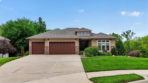 1928 NE Parks Summit Blvd, Lees Summit, MO 64064