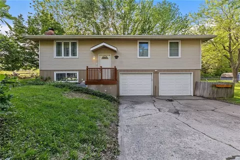 106 Kent St, Wood Heights, MO 64024