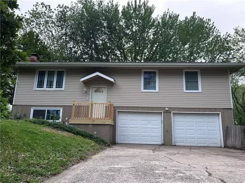 106 Kent St, Wood Heights, MO 64024