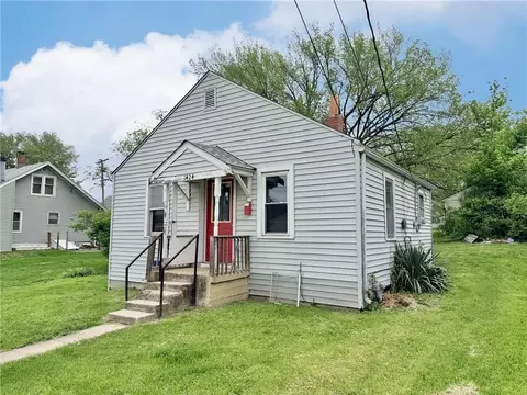 1424 Cedar St, Trenton, MO 64683