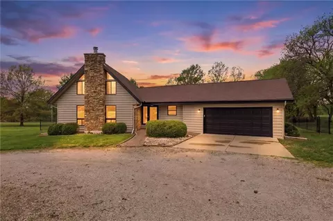 24324 Old Kc Rd, Paola, KS 66071