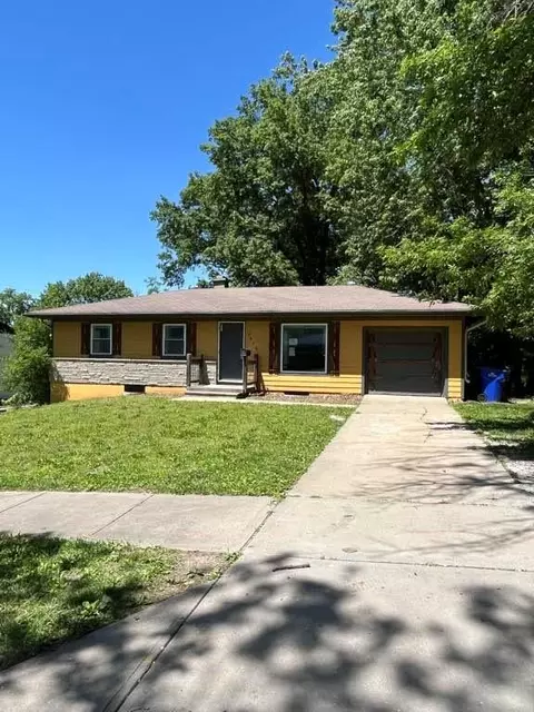 8958 E 54th St, Raytown, MO 64133