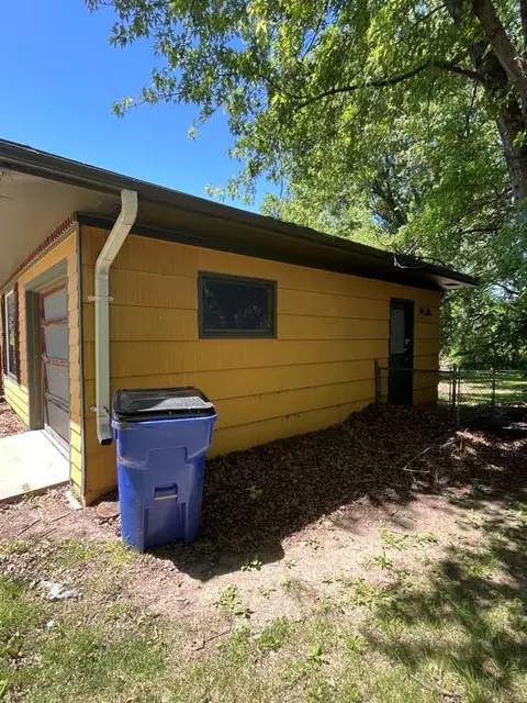 Exterior - 8958 E 54th St, Raytown, MO 64133 photo 2 of 5
