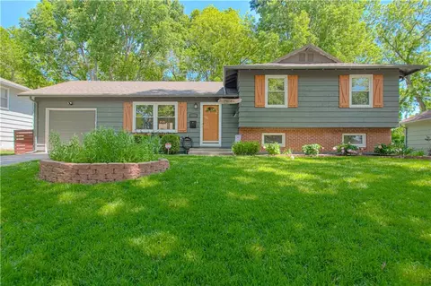 7113 Slater St, Merriam, KS 66204