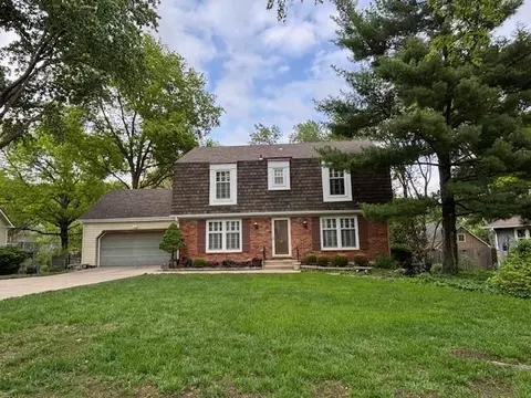 712 W 121st St, Kansas City, MO 64145