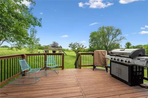 12128 Hollingsworth Rd, Kansas City, KS 66109
