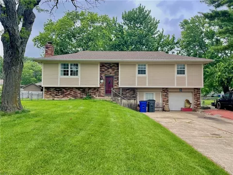 715 S Sheridan Rd, Olathe, KS 66061