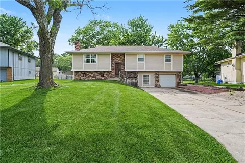 715 S Sheridan Rd, Olathe, KS 66061