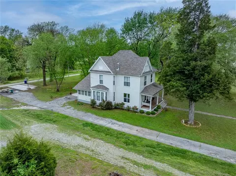 Exterior - 618 E Maple St, Columbus, KS 66725 photo 8 of 9