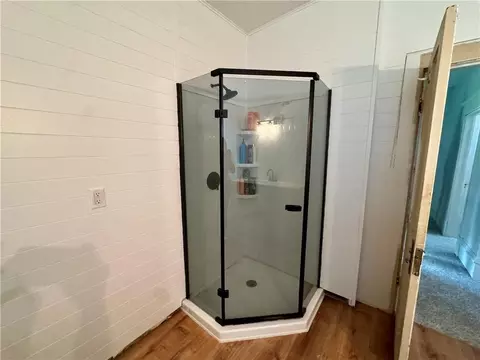 Bath - 618 E Maple St, Columbus, KS 66725 photo 4 of 5
