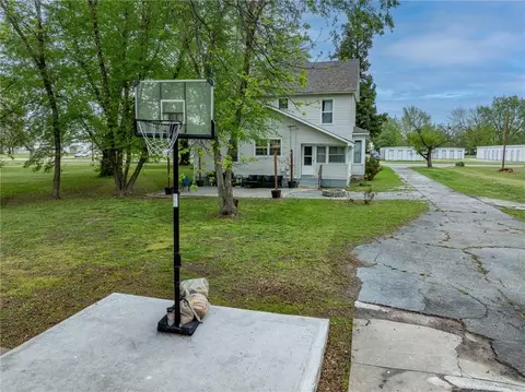 Exterior - 618 E Maple St, Columbus, KS 66725 photo 9 of 9