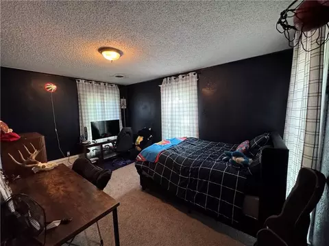 Bedroom - 618 E Maple St, Columbus, KS 66725 photo 3 of 7