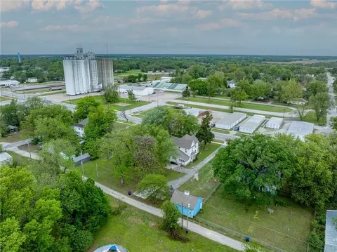 View/Area - 618 E Maple St, Columbus, KS 66725 photo 3 of 4