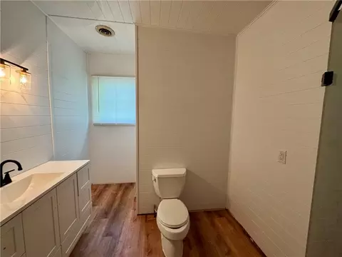 Bath - 618 E Maple St, Columbus, KS 66725 photo 5 of 5