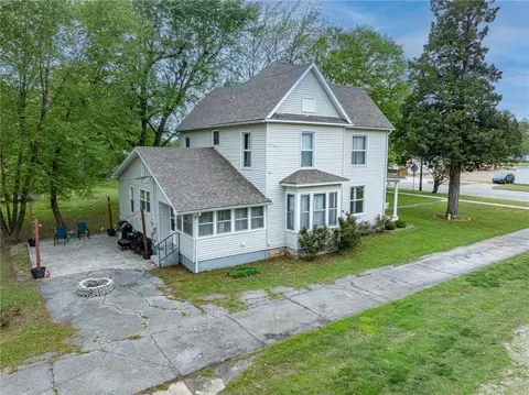 Exterior - 618 E Maple St, Columbus, KS 66725 photo 7 of 9