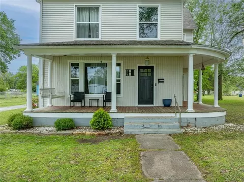 Exterior - 618 E Maple St, Columbus, KS 66725 photo 3 of 9