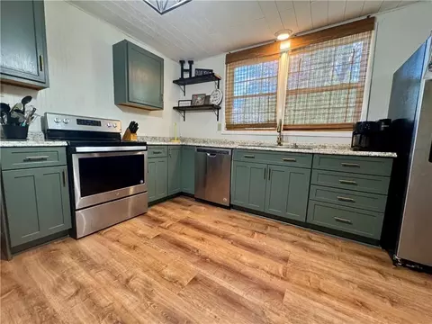 Kitchen - 618 E Maple St, Columbus, KS 66725 photo 2 of 3