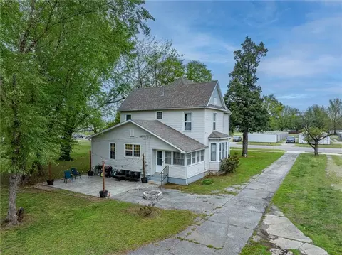 Exterior - 618 E Maple St, Columbus, KS 66725 photo 6 of 9