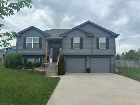 24981 W 148th St, Olathe, KS 66061