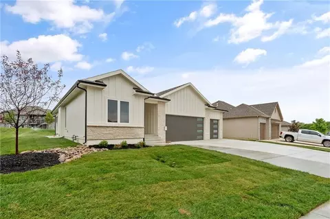 4125 NE Dearborn Ln, Lees Summit, MO 64064