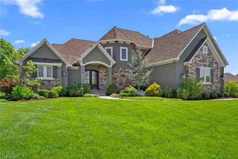 2604 W 162nd Ter, Overland Park, KS 66085