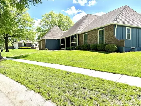 563 E 129th Ter, Kansas City, MO 64145