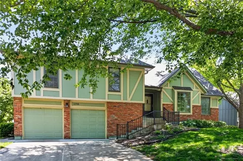 11705 Grant St, Overland Park, KS 66210