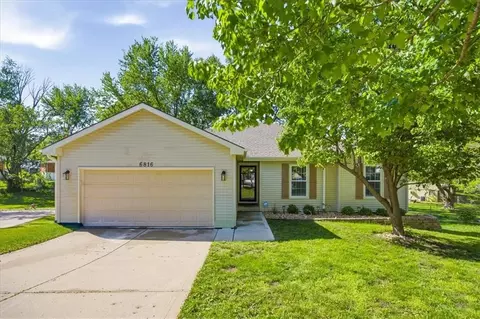 6816 Jason Smith Ct, Gladstone, MO 64118