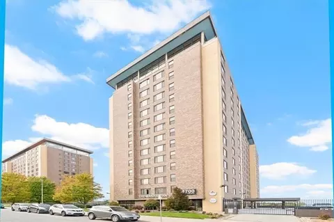700 E 8th St #15O, Kansas City, MO 64106