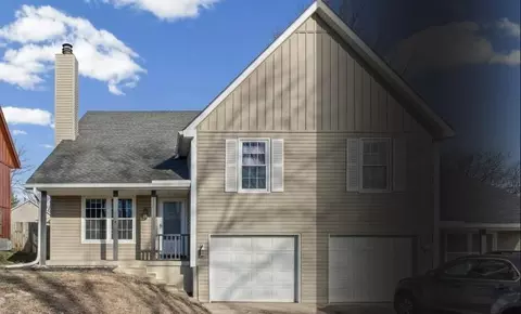 1422 La Chateau Dr, Liberty, MO 64068