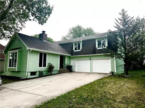 14609 Laquinta Dr, Grandview, MO 64030