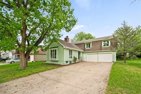 14609 Laquinta Dr, Grandview, MO 64030