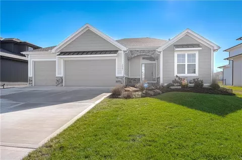 15291 W 172nd Pl, Olathe, KS 66062