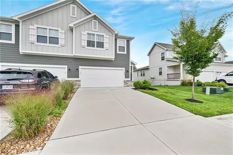 3807 SW Walsh Dr, Lees Summit, MO 64082