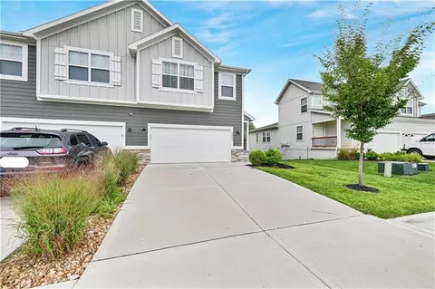 3807 SW Walsh Dr, Lees Summit, MO 64082