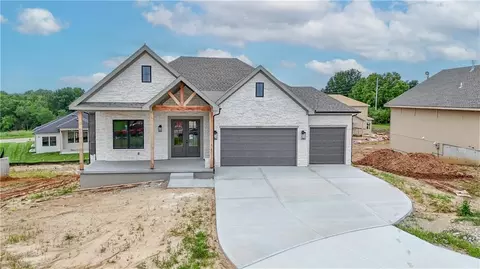 24621 W 60th Ter, Shawnee, KS 66226