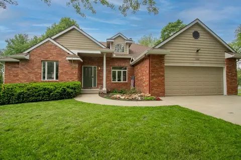 1209 10th St, Baldwin City, KS 66006