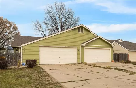 1200-1202 E 25th Ter, Lawrence, KS 66046