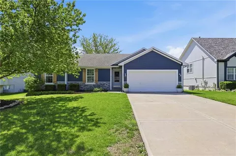 20903 W 224th St, Spring Hill, KS 66083