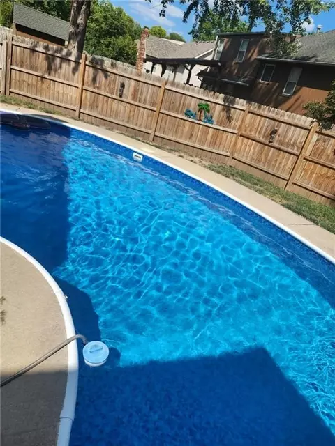 1612 SW White Oak Ln, Blue Springs, MO 64015