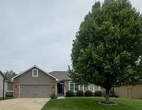 3211 N 123rd Ter, Kansas City, KS 66109