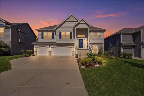1636 Shadow Dr, Leavenworth, KS 66048