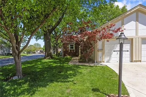 7270 Mastin St, Merriam, KS 66203