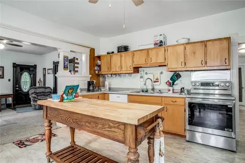 Kitchen - 207 Phelps St, Windsor, MO 65360 photo 4 of 4
