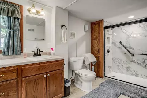 Bath - 207 Phelps St, Windsor, MO 65360 photo 1 of 1