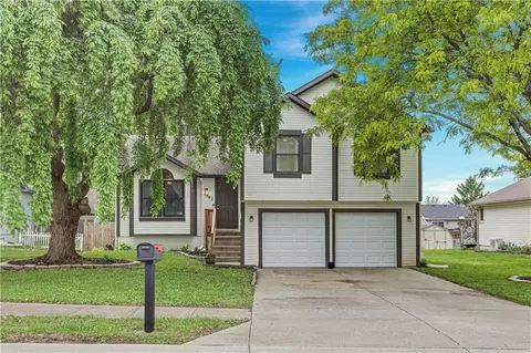 7903 Spring Valley Rd, Belton, MO 64012