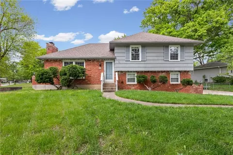 7617 NW Milrey Dr, Kansas City, MO 64152