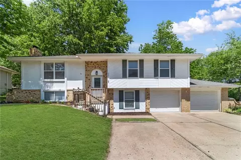 19212 E 15th St, Independence, MO 64056