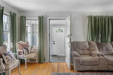 Entry Way - 336 E Park St, Olathe, KS 66061 photo 2 of 3